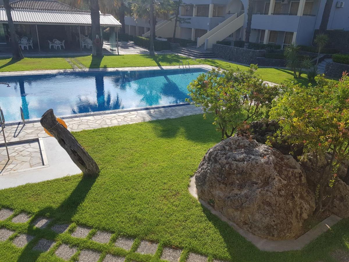 Asteraki Aparthotel Гоувия Экстерьер фото
