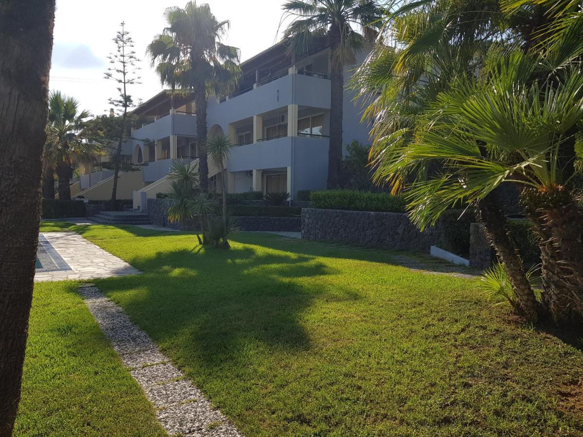 Asteraki Aparthotel Гоувия Экстерьер фото